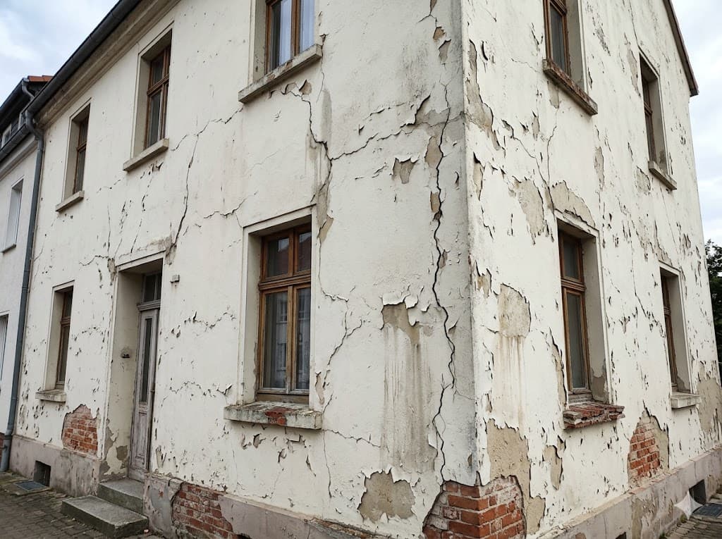 Fassadenanstrich — Vorher