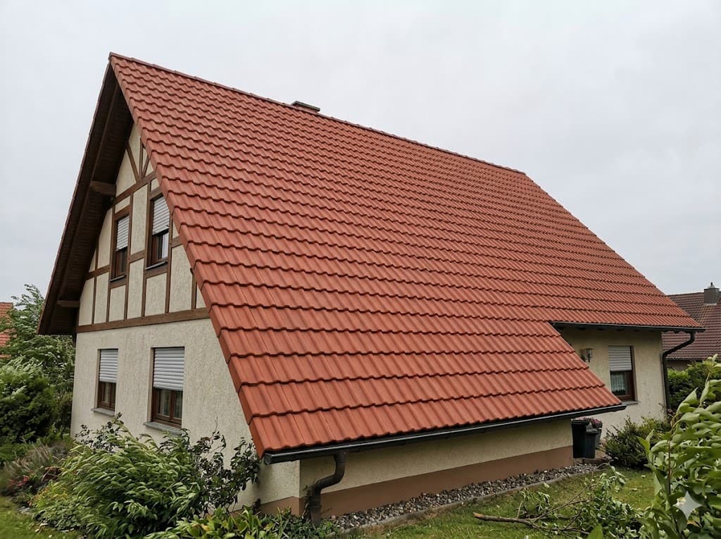 Steildach-Sanierung nach Sturmschaden — Nachher